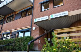 Freja vårdcentral, Frövi, skyltar i fokus